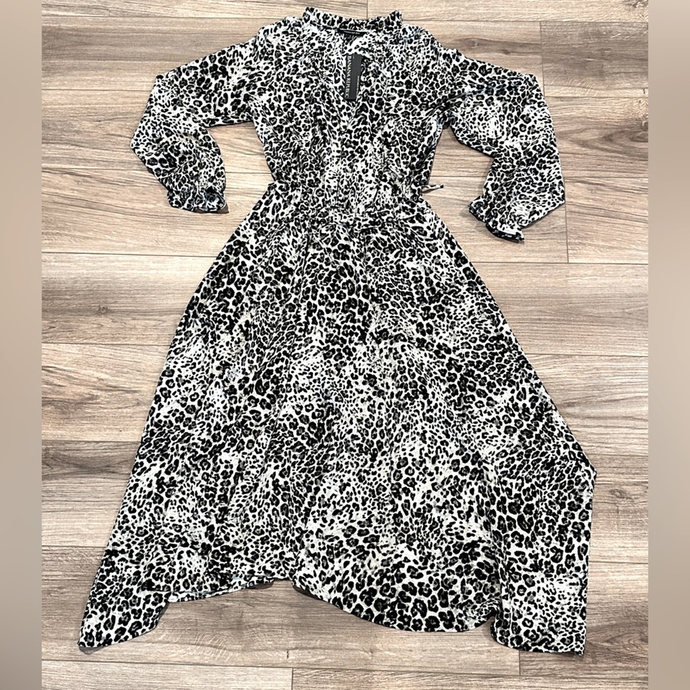 NWT! Banana Republic Asymmetric Hem Leopard Print Midi V-Neck Dress Size 6 - Picture 3 of 10